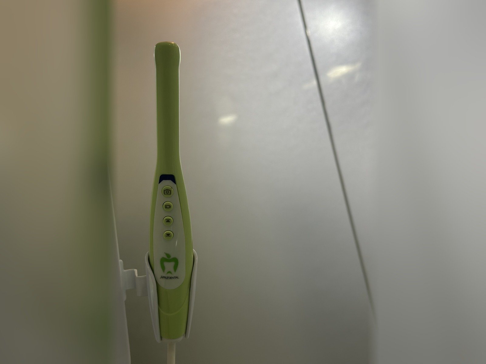 APM Dental LED Curing Light - slide 1