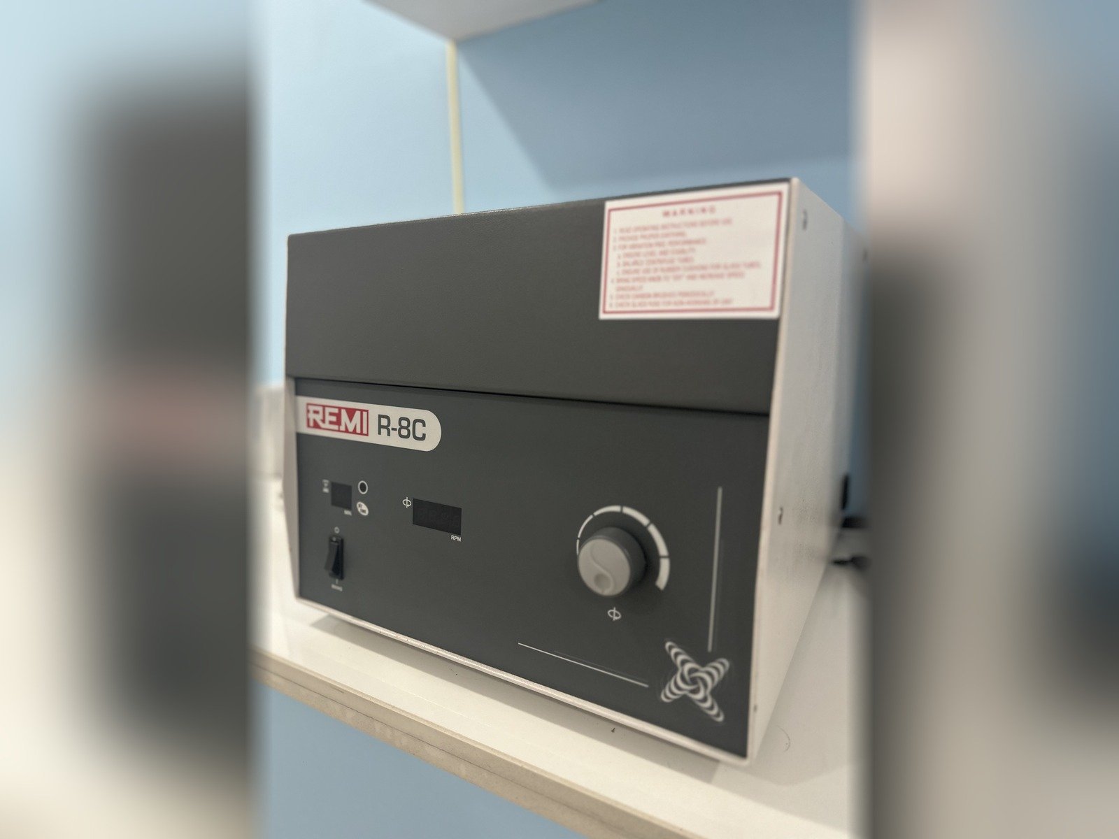 REMI R-8C Laboratory Centrifuge - slide 1