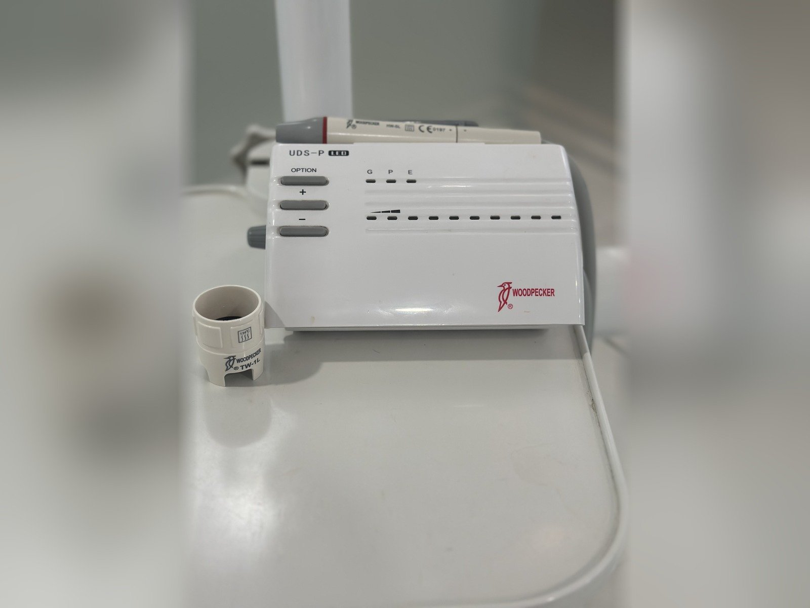 UDS-P LED Ultrasonic Scaler - slide 1